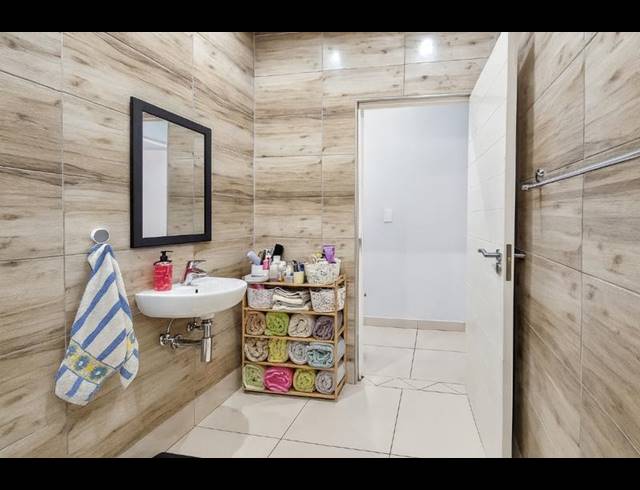 1 BEDROOM APARTMENT FOR SALE IN UMHLANGA RIDGE